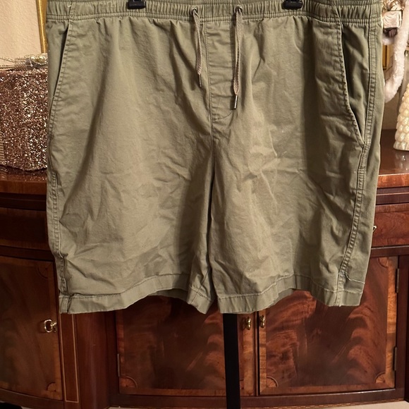 GAP Men’s Drawstring Shorts - Picture 3 of 6